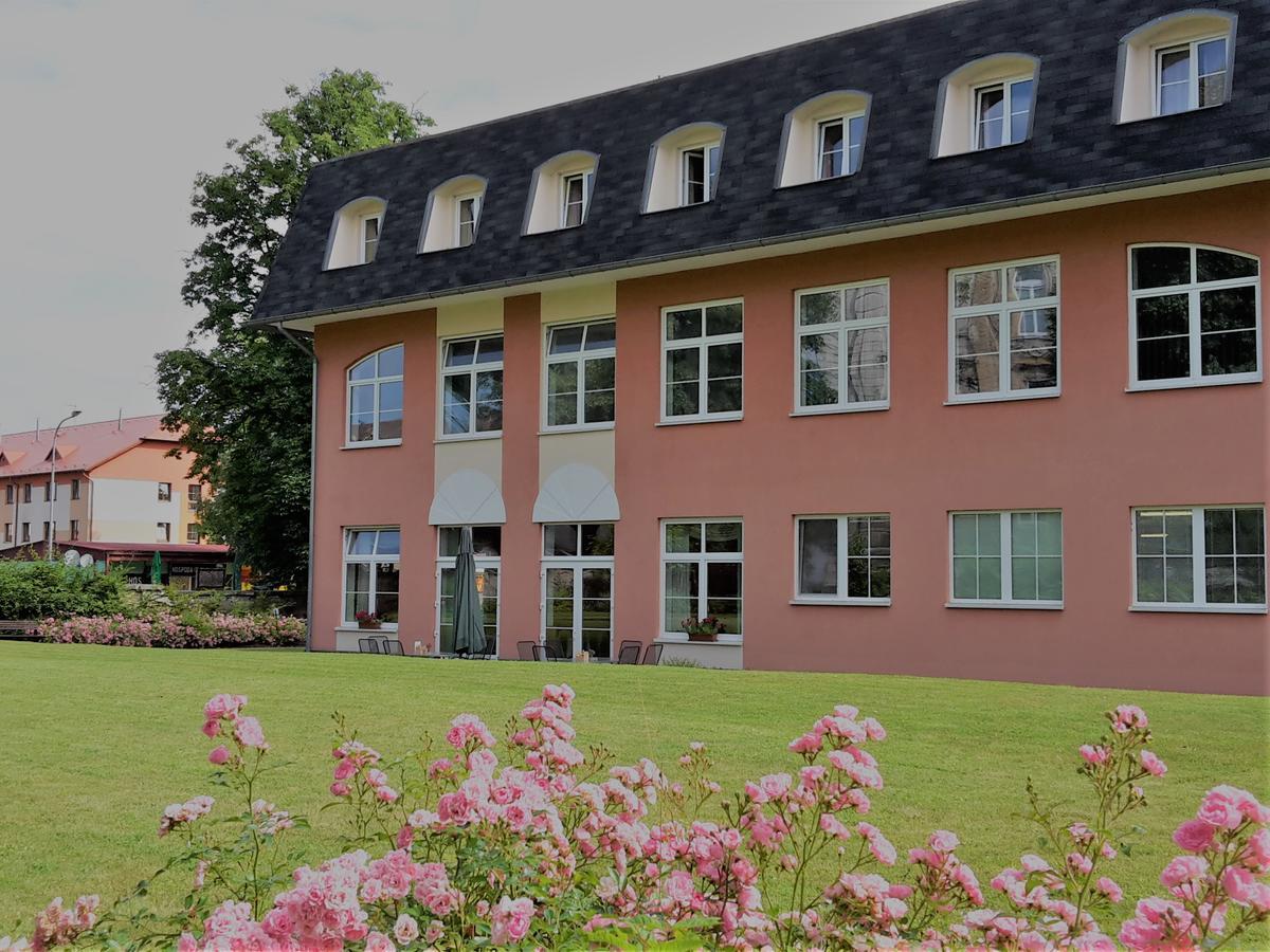 Vzdělávací Středisko a Hotel Varnsdorf Exterior foto